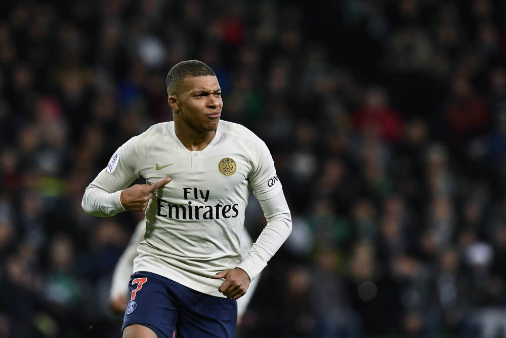 程潇的这组妆造, 是不是太有感觉了?